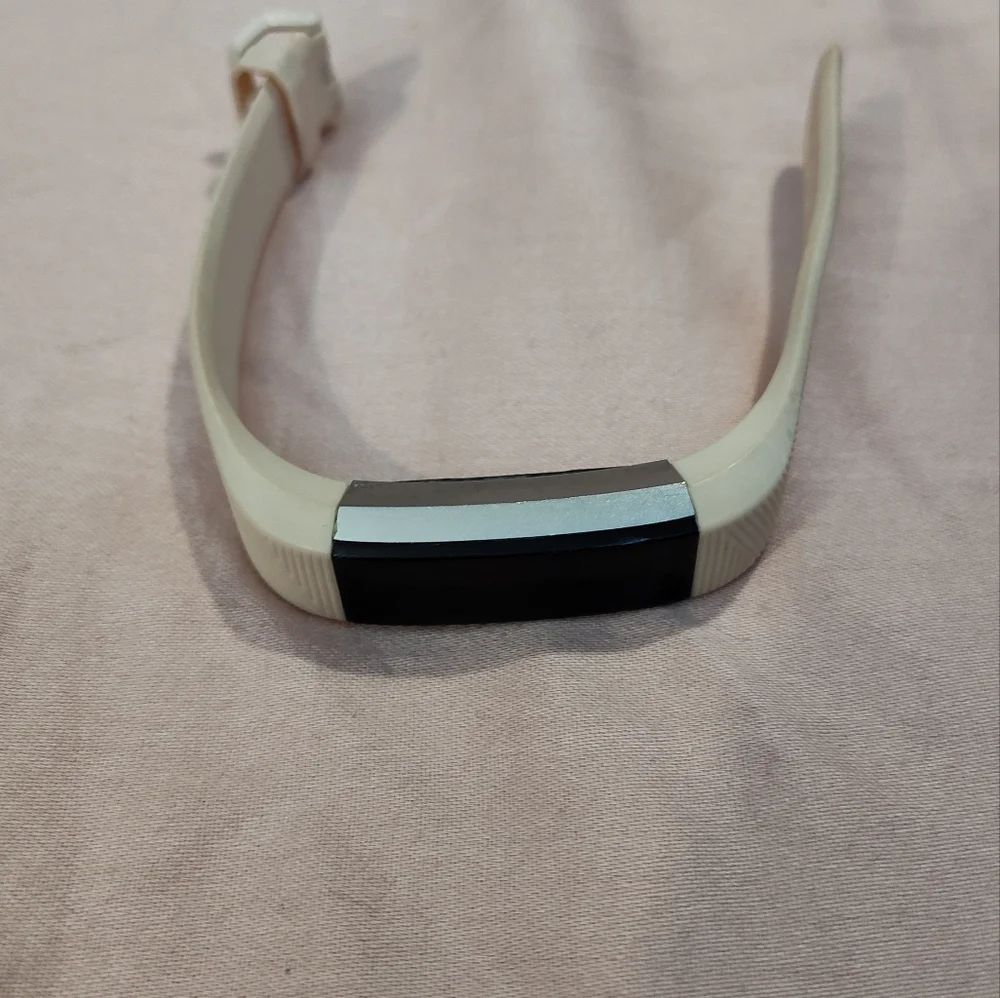 Like-New Fitbit With Extra Bands